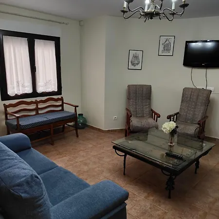 Semesterbostad La Hoja*** *